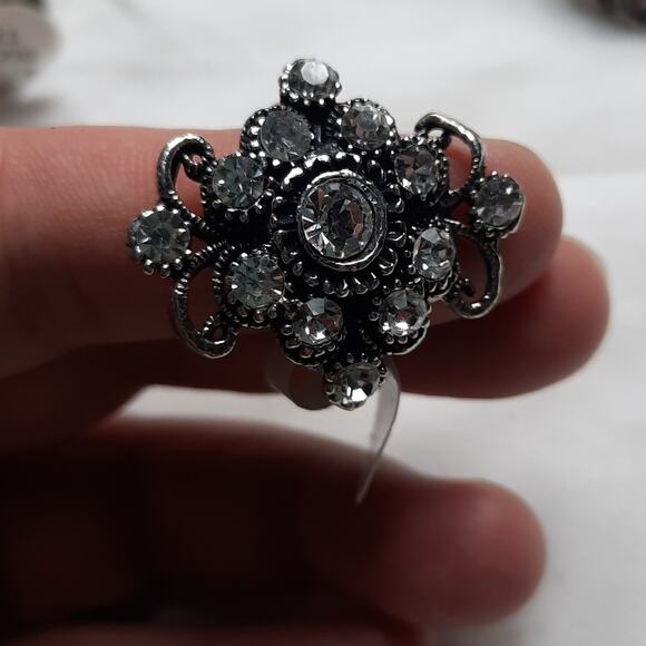 Set of Three Silver Tone & Crystal Floral Rings Size 6 - Picture 6 of 11